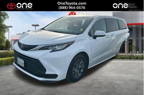 Ice Cap 2023 Toyota Sienna LE