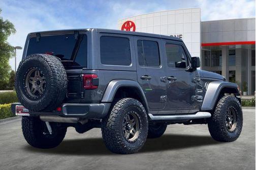 Granite Crystal Metallic Clearcoat 2018 Jeep Wrangler Unlimited Sahara