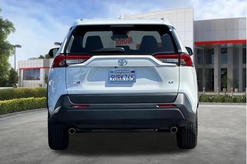 Ice Cap 2025 Toyota RAV4 LE