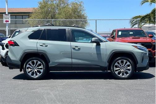 2022 Toyota RAV4 XLE Premium
