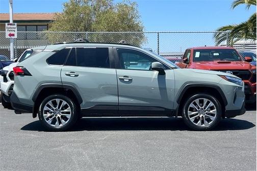 2022 Toyota RAV4 XLE Premium