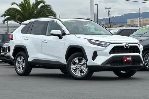 2025 Toyota RAV4 XLE