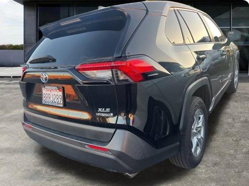 2020 Toyota RAV4 Hybrid XLE