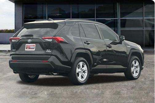 2020 Toyota RAV4 Hybrid XLE