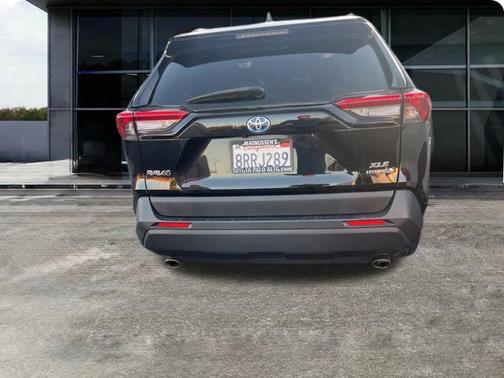 2020 Toyota RAV4 Hybrid XLE