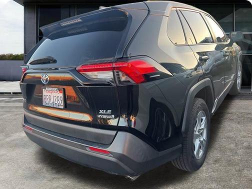 2020 Toyota RAV4 Hybrid XLE