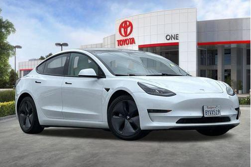 Pearl White Multi-Coat 2021 Tesla Model 3 Standard Range Plus