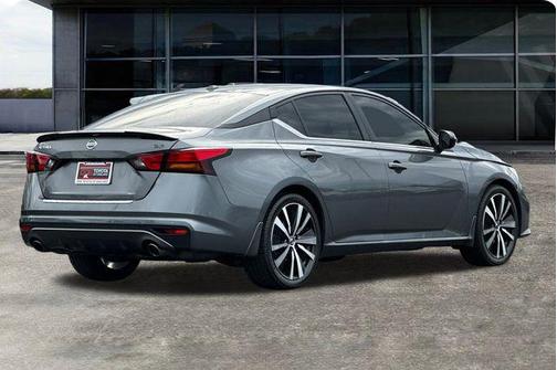 2022 Nissan Altima SR FWD