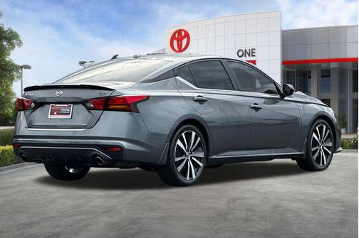 2022 Nissan Altima SR FWD