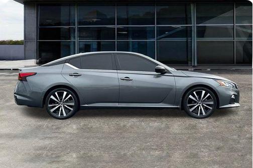 2022 Nissan Altima SR FWD