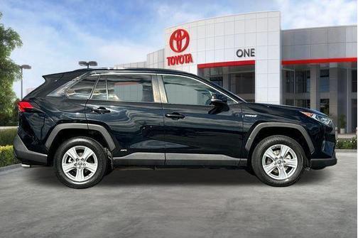 2021 Toyota RAV4 Hybrid XLE