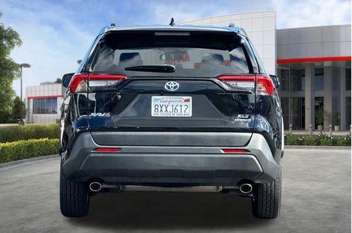 2021 Toyota RAV4 Hybrid XLE