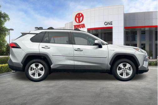 2020 Toyota RAV4 Hybrid XLE