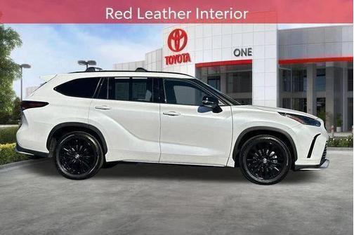 Wind Chill Pearl 2025 Toyota Highlander XSE