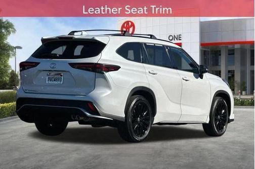 Wind Chill Pearl 2025 Toyota Highlander XSE