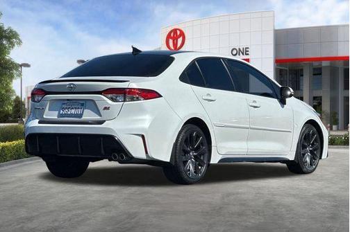 Wind Chill Pearl/Midnight Black Metallic 2023 Toyota Corolla SE