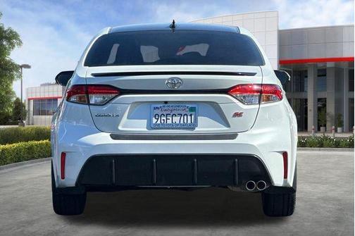 Wind Chill Pearl/Midnight Black Metallic 2023 Toyota Corolla SE