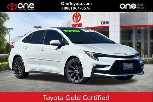Wind Chill Pearl/Midnight Black Metallic 2023 Toyota Corolla SE