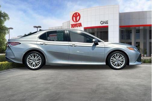 Celestial Silver Metallic 2018 Toyota Camry XLE