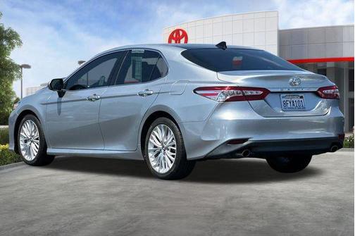 Celestial Silver Metallic 2018 Toyota Camry XLE
