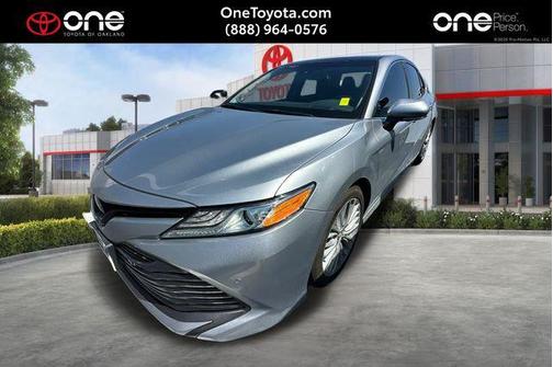 Celestial Silver Metallic 2018 Toyota Camry XLE