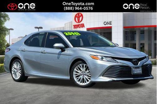 Celestial Silver Metallic 2018 Toyota Camry XLE