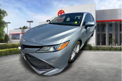 Celestial Silver Metallic 2018 Toyota Camry XLE