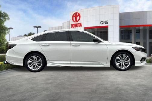 Platinum White Pearl 2019 Honda Accord LX