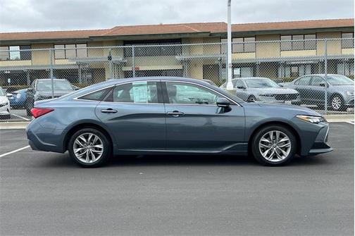 2022 Toyota Avalon XLE