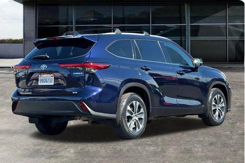 2022 Toyota Highlander Hybrid XLE