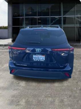 2022 Toyota Highlander Hybrid XLE