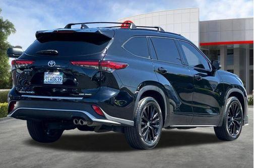Midnight Black Metallic 2023 Toyota Highlander XSE