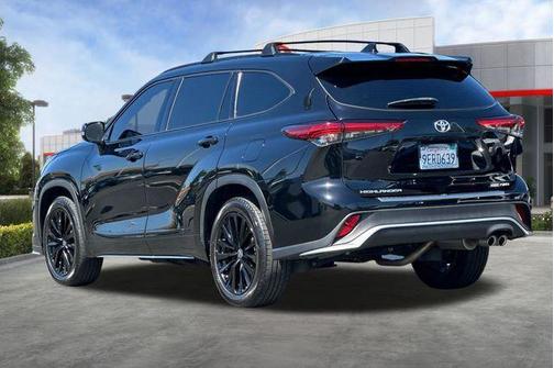Midnight Black Metallic 2023 Toyota Highlander XSE