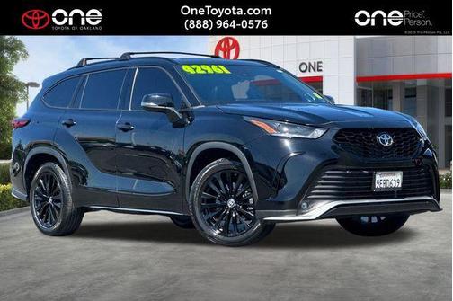 Midnight Black Metallic 2023 Toyota Highlander XSE