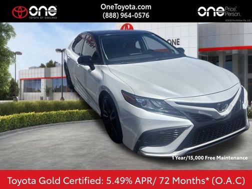 Wind Chill Pearl/Midnight Black Metallic 2022 Toyota Camry XSE
