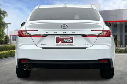 Ice Cap 2025 Toyota Camry SE
