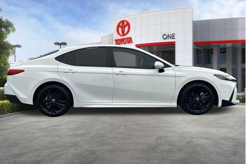 Ice Cap 2025 Toyota Camry SE