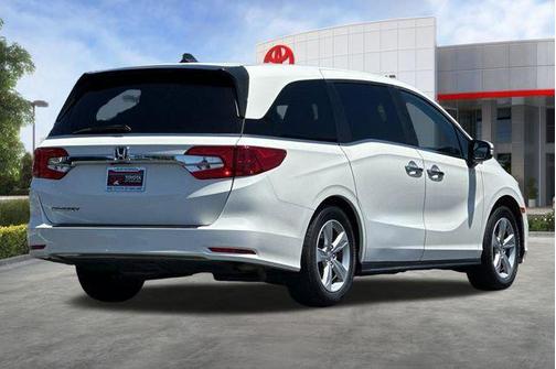 White Diamond Pearl 2018 Honda Odyssey EX-L