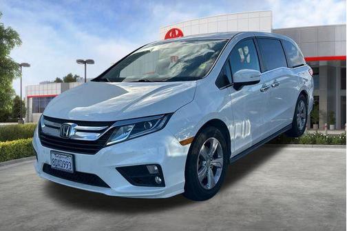 White Diamond Pearl 2018 Honda Odyssey EX-L