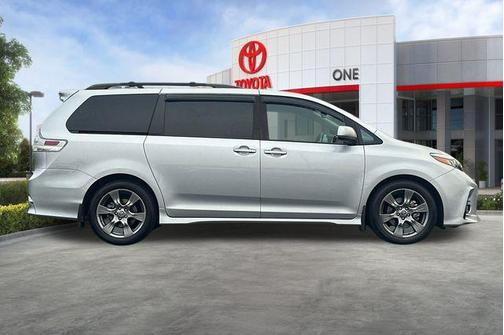 2019 Toyota Sienna SE