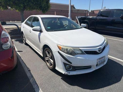 White 2014 Toyota Camry SE