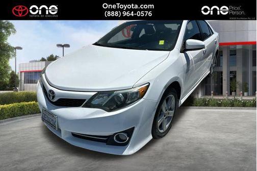 White 2014 Toyota Camry SE