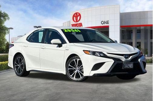 2020 Toyota Camry SE