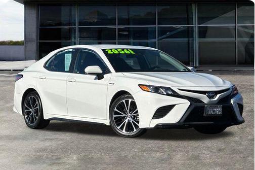 2020 Toyota Camry SE