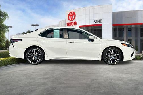 2020 Toyota Camry SE