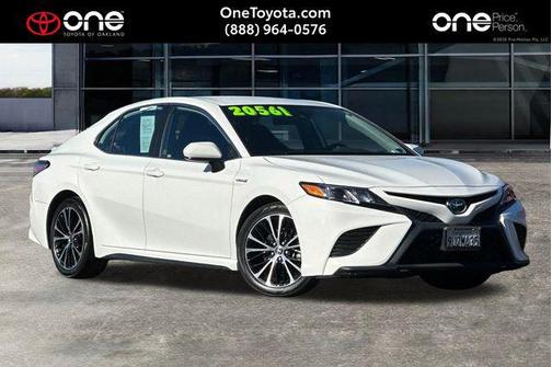 2020 Toyota Camry SE