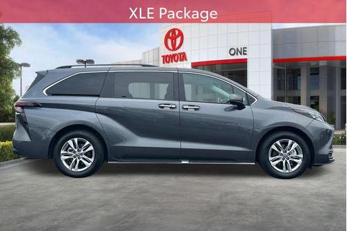 2025 Toyota Sienna XLE