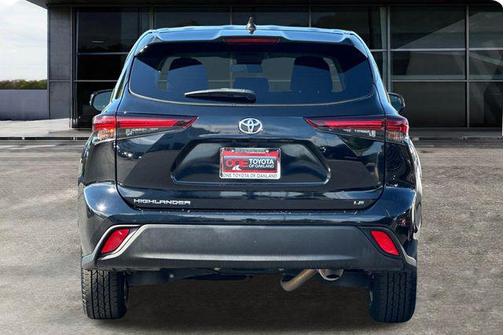 2024 Toyota Highlander LE