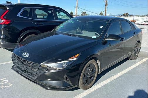2023 Hyundai ELANTRA SEL