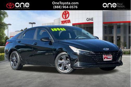 2023 Hyundai ELANTRA SEL